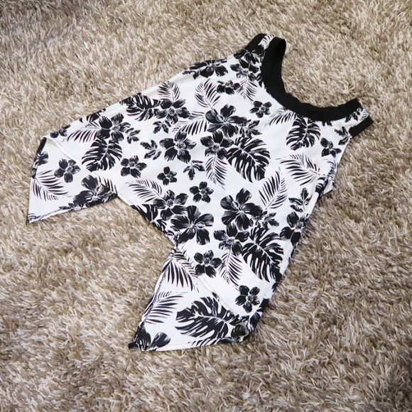 NWOT bongo black and white tropical patterned top - Picture 5 of 8